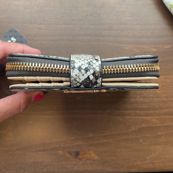 NWT GUESS snakeskin purse and wallet set - Picture 8 of 10